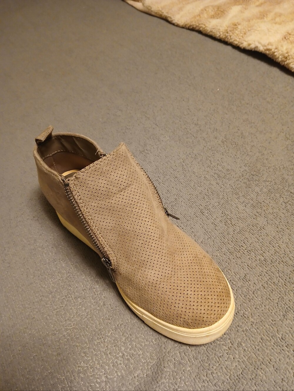 Women Casual Zip-Front Slip-On Sneakers - Taupe